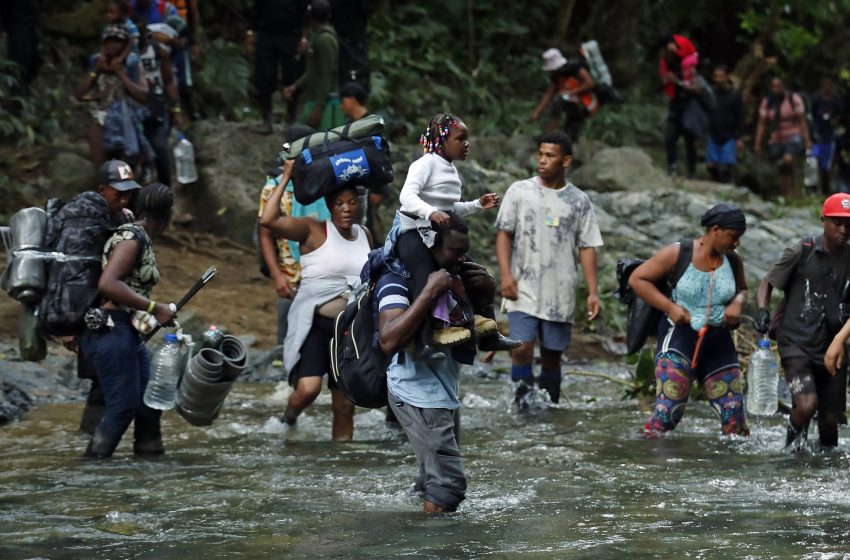  Panamá realizará pruebas de VIH a migrantes que lleguen por el Darién