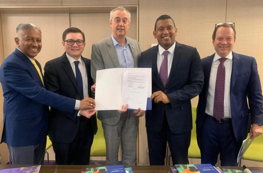  Panamá firma convenio con RedCLARA en Bruselas, Bélgica, para potenciar la transformación digital en el país