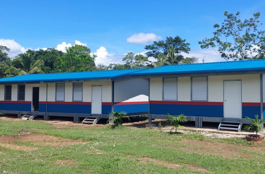  Comunidades educativas en la comarca Ngäbe Buglé reciben nuevas aulas modulares 