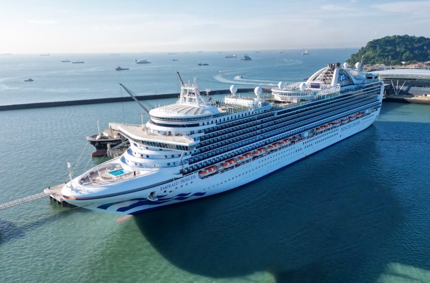  Terminal de Cruceros de Panamá recibe al Emerald Princess tras inicio de la temporada de Cruceros 2023-2024