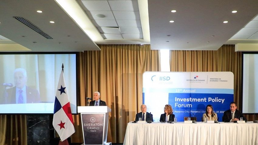  Gobernanza en las inversiones sostenibles analizaron expertos internacionales en Panamá