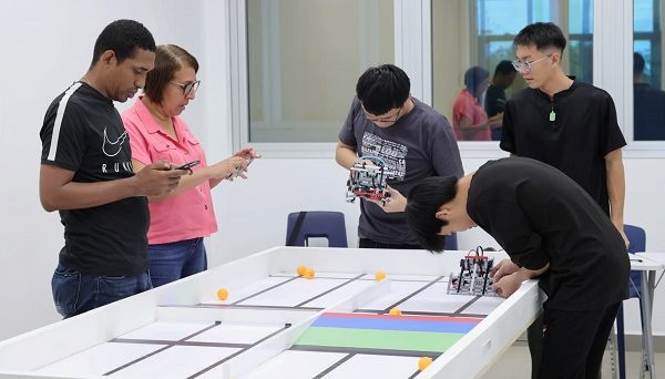  Estudiantes y tutores se preparan para la Olimpiada Mundial de Robótica 2023  