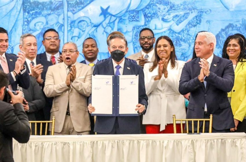  Presidente Cortizo sanciona Ley que adopta el Plan de Desarrollo Integral de la provincia de Colón