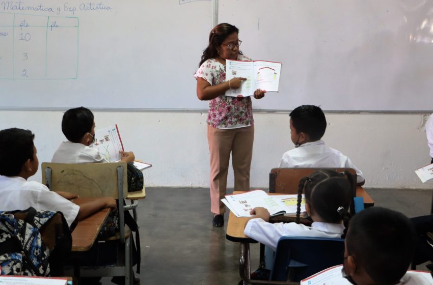  Representantes de padres de familia se reúnen con autoridades educativas