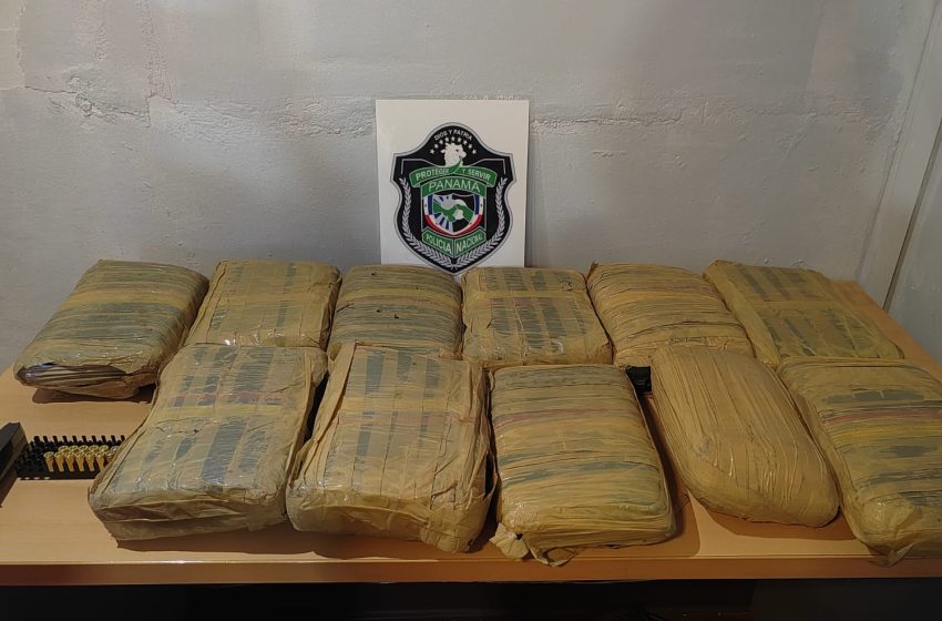  Ubican 11 paquetes con presunta droga enterrados en el piso de una residencia en San Miguelito