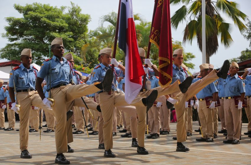  Nueva promoción de estudiantes del Instituto Tomás Herrera termina el bachillerato con éxito