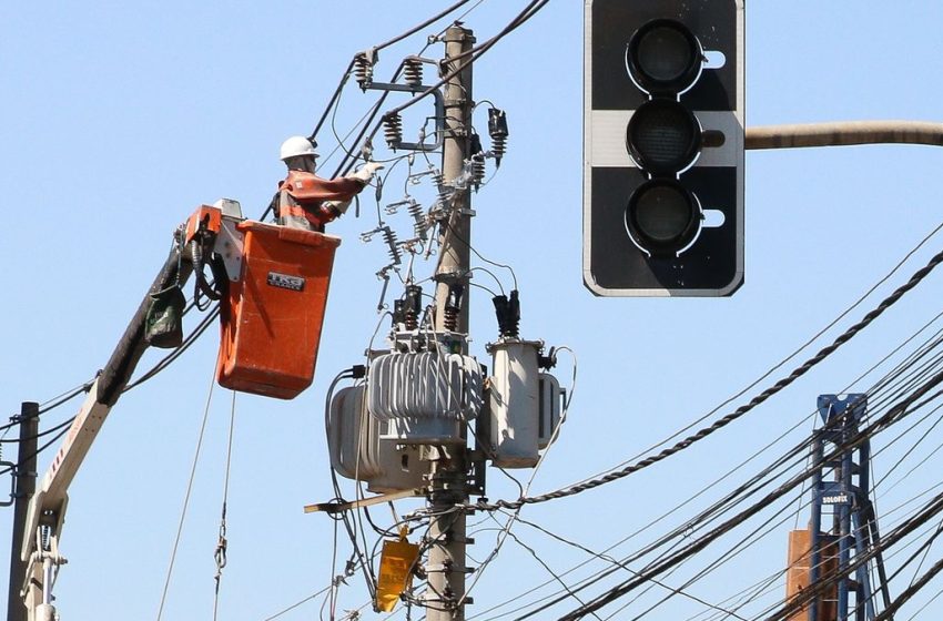  Gobierno compensará con $40 millones a distribuidoras de energía eléctrica