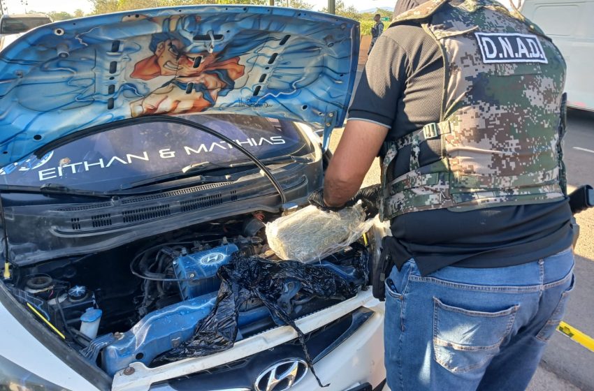  En Herrera; captura a tres personas con presunta droga en el motor de un auto