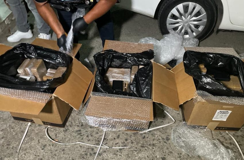  Decomisan varias armas y 70 paquetes de presunta droga en Tocumen