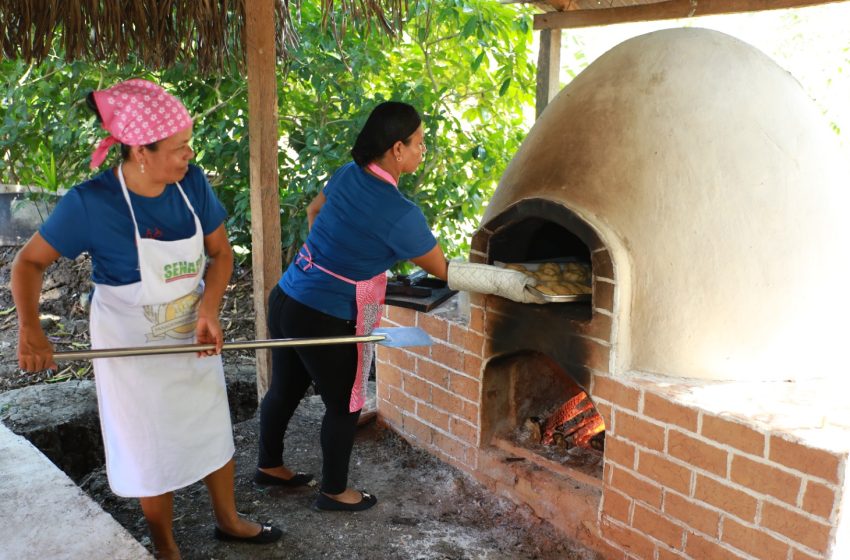  Mujeres panaderas reciben horno artesanal por parte del MIDES