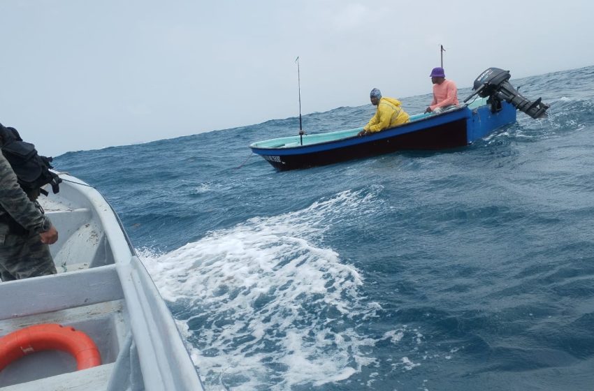  Policía rescata embarcación a la deriva cerca de isla Galeta