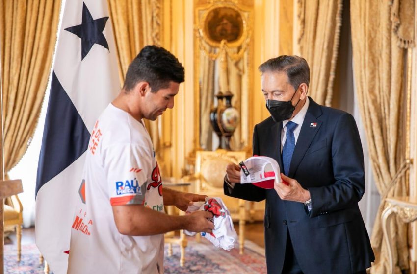  Presidente Cortizo recibe en palacio a los campeones del béisbol juvenil 2024