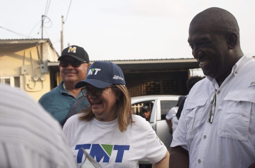  El Negro Fino, recorre las calles de San Pedro junto a Rosario Turner