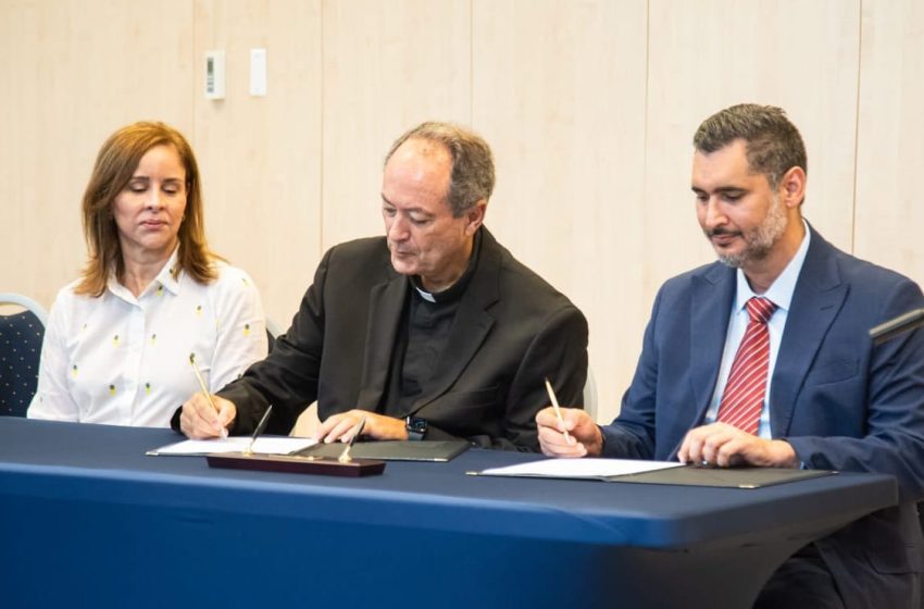  Firman convenio para futuro Instituto STEAM en Panamá