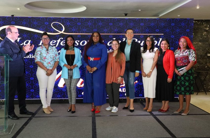  Defensoría premia el desempeño de la mujer en concurso ‘Mujeres Destacadas 2024’
