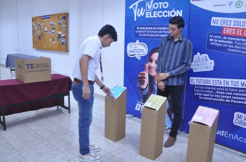  Universitarios chiricanos realizan simulacro de votación