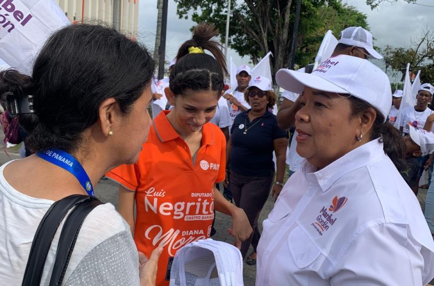  Maribel Gordón visita a simpatizantes en Colón