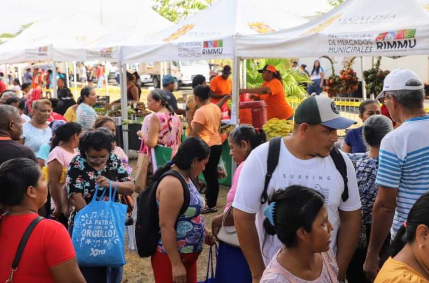  ¡Alimentos a bajos precios! Residentes de Pedregal participaron de la Feria Rimmu
