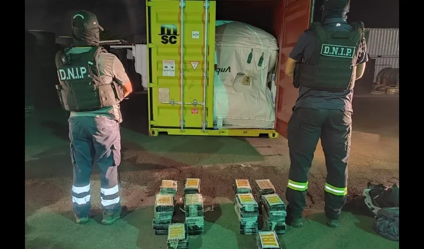  Incautan 45 paquetes de droga en un contenedor que transportaba aceite de aguacate