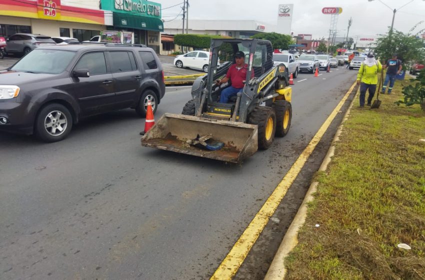  MOP arranca intenso operativo de limpieza en la carretera Panamericana desde David hasta Paso Canoas