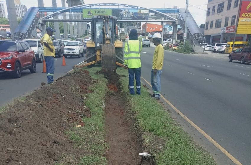  MOP realiza limpieza de drenajes en puntos críticos y dragado en río Cabra