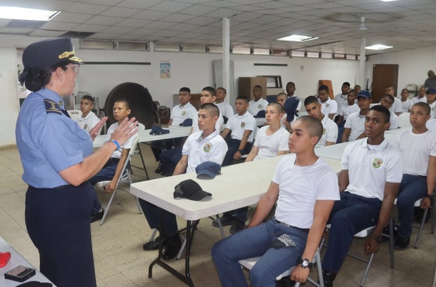  Bomberos de Coclé ofrecen capacitación a estudiantes