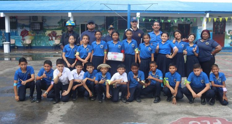  Bomberos de Coclé participan como evaluadores de simulacro en centro educativo