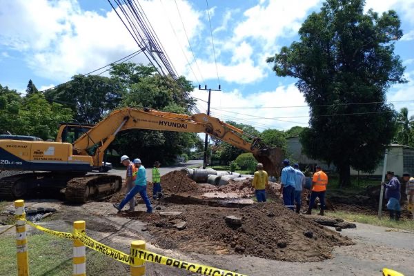  MOP repara enorme hueco en la Tronosa de Montijo