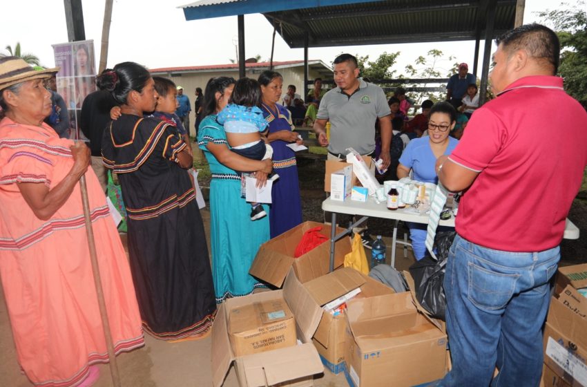  Beneficiarios de los programas del MIDES recibieron atención médica durante los pagos en la comarca