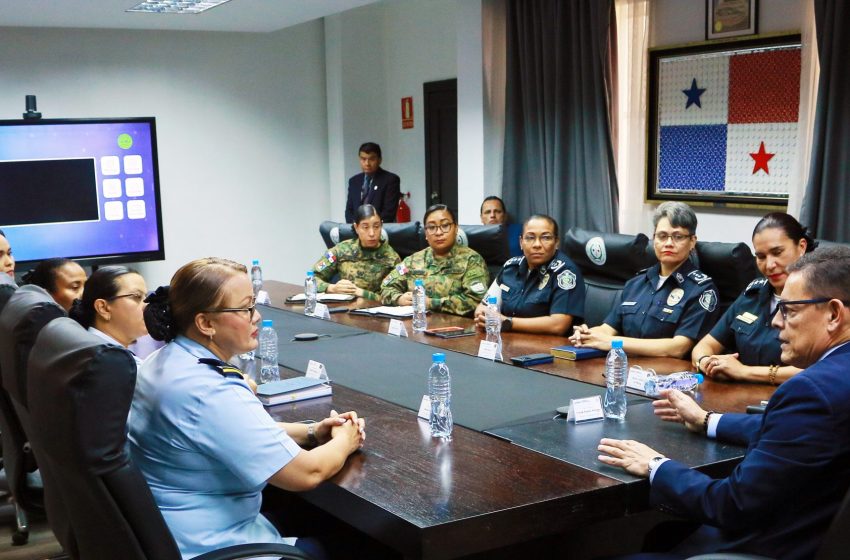  El Ministro Abrego impulsa la igualdad de género en la Fuerza Pública