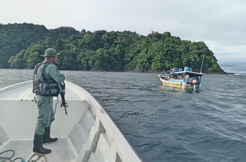  Guardaparques retienen una embarcación de pesca artesanal ilegal en Coiba