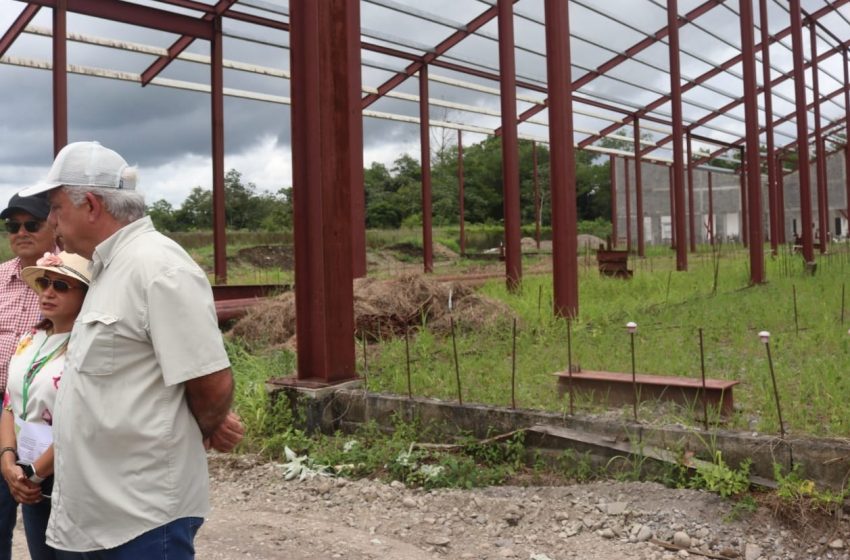  Obras con deudas y a medio terminar, encuentra ministro Linares en Chiriquí