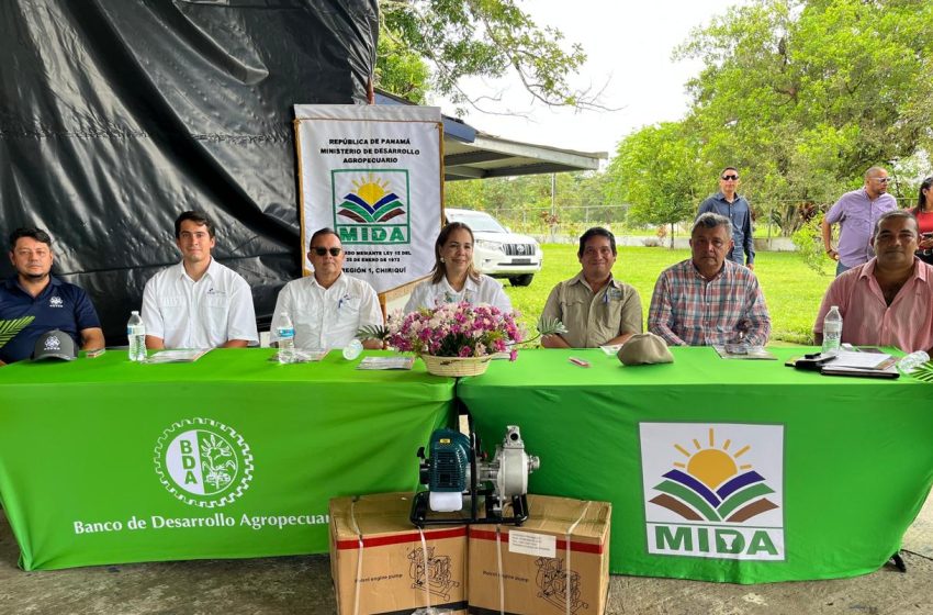  Orientan a productores sobre el control de gusano barrenador del ganado