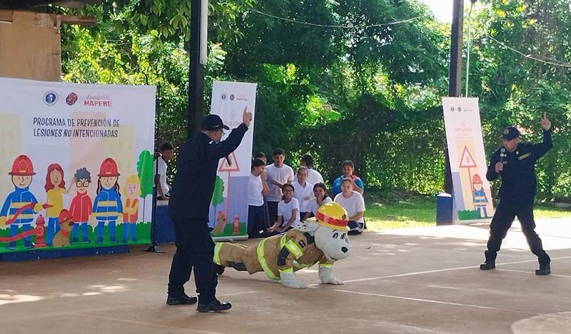  Bomberos realizan simulacro y docencia en escuelas de Herrera y Los Santos