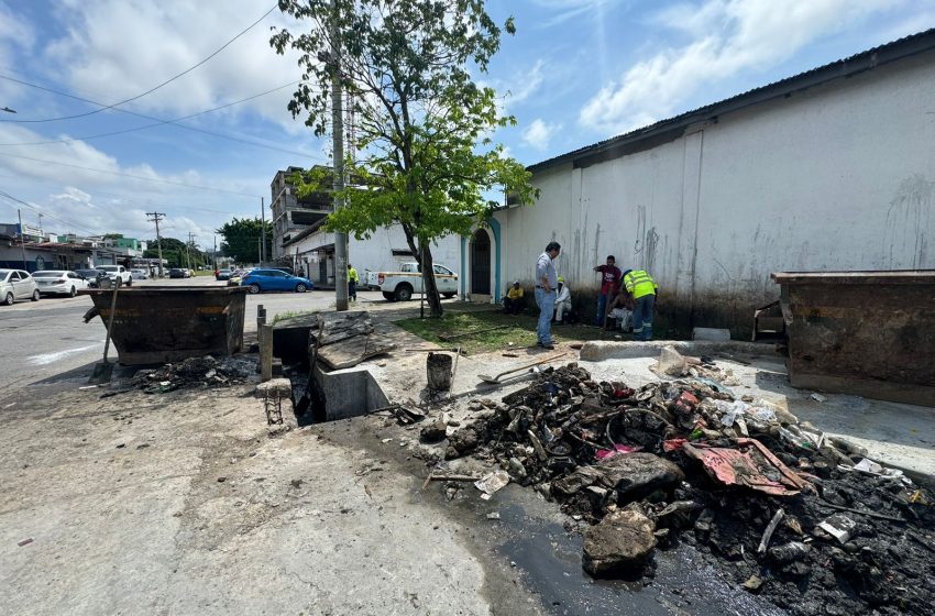  MOP resuelve problema de alcantarilla colapsada por la basura en Curundú