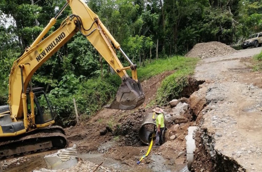  MOP y SINAPROC evalúan daños del camino Las Tablas-Las Delicias en Changuinola