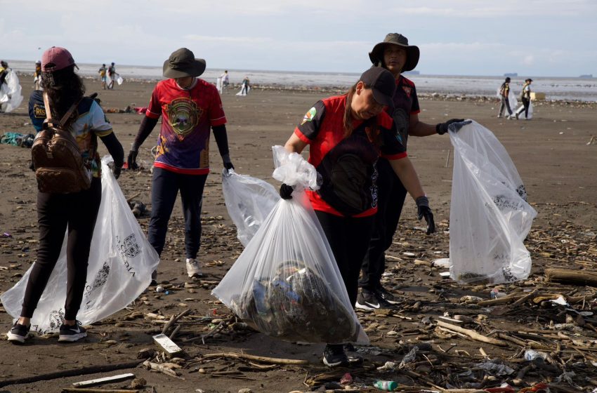  Alcaldía de Panamá y la Embajada de Estados Unidos realizaron limpieza de playa en Costa del Este