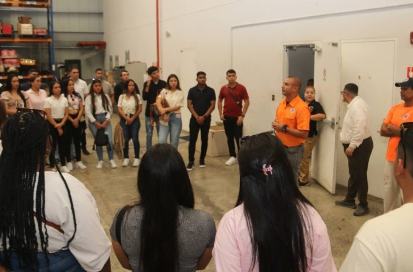  Estudiantes universitarios de Colombia visitan el Hub Humanitario