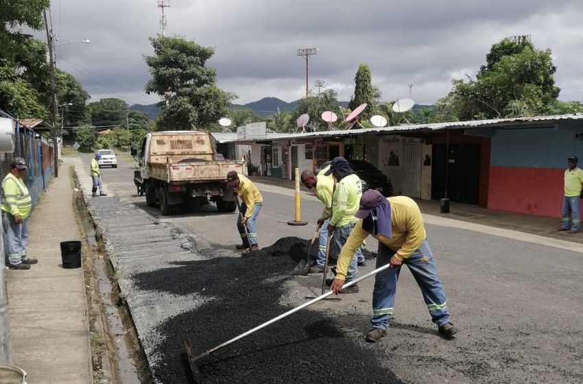  MOP aplica más de 7 toneladas de asfalto en Chepo