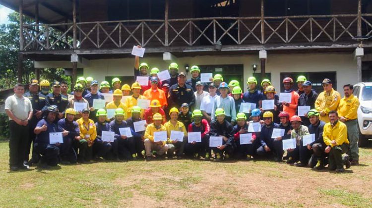  Panamá se une a equipo de bomberos forestales