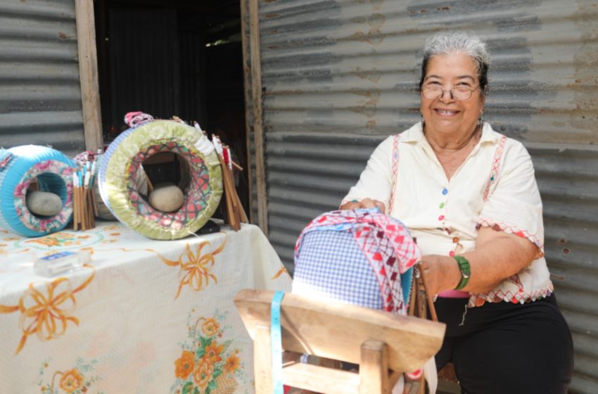  Ernestina Mendoza, la artesana santeña que en su lucha contra el cáncer preservó las tradiciones de su pueblo