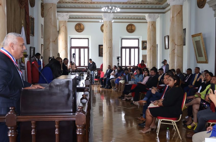  Consejo Municipal de Panamá rinde homenaje al profesor Diógenes Sánchez con la Orden Octavio Méndez Pereira