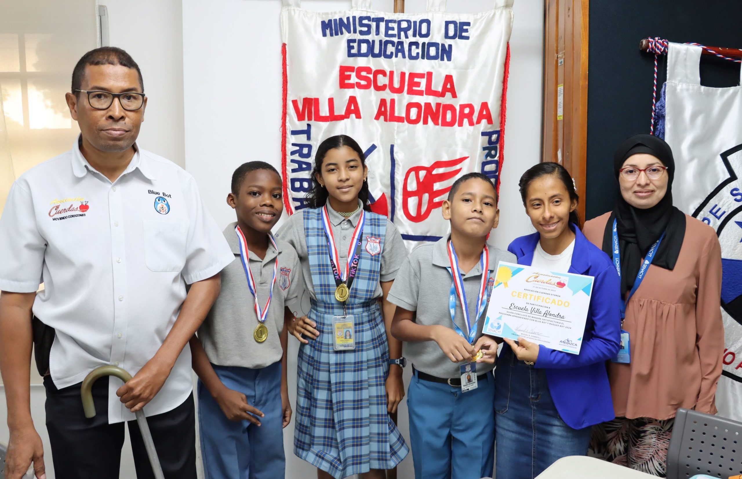 Estudiantes de Colón participan en el cierre del proyecto de robótica ...
