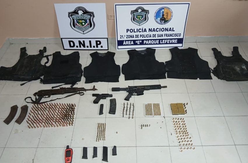  Tras operativo incautan armas de grueso calibre, más de 300 municiones y aprehende a un hombre en Río Abajo