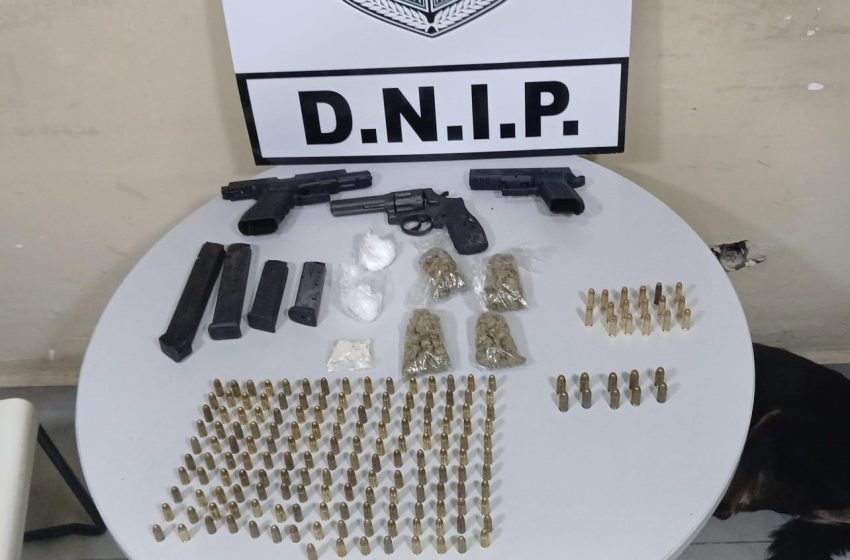  Policía da con el hallazgo de más de 300 municiones armas de fuego y presunta droga en Río Abajo