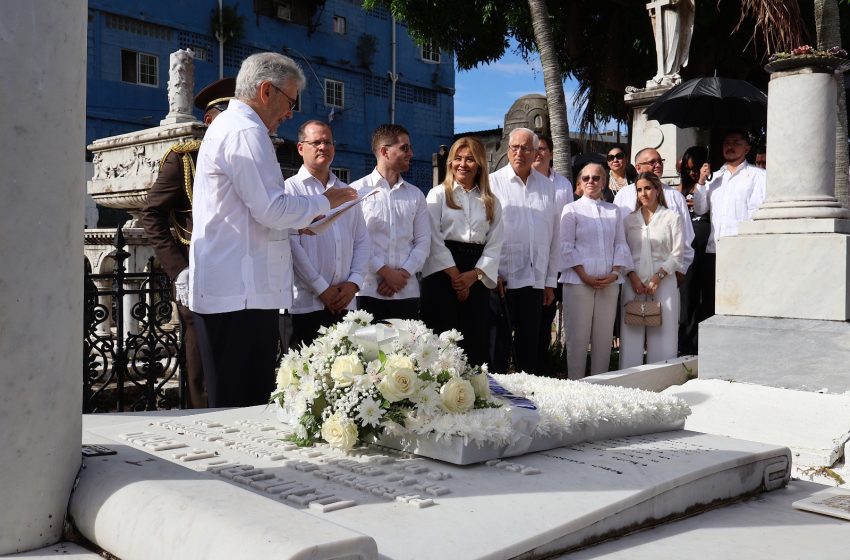  Presidencia y Consejo Municipal de Panamá rinden homenaje en el Día de los Difuntos