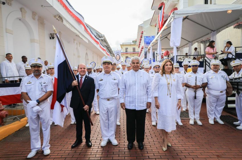  Presidente Mulino rinde honor a nuestros Símbolos Patrios