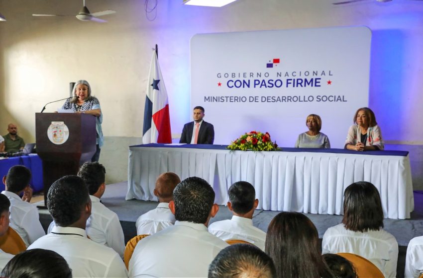  CEFODEA gradúa con éxito a 28 estudiantes que habían desertado del sistema escolar