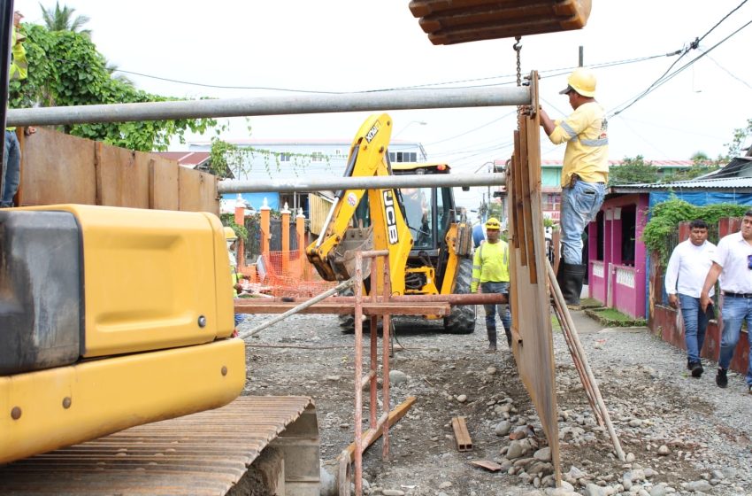  Autoridades evalúan avances en la rehabilitación vial en Isla Colón 