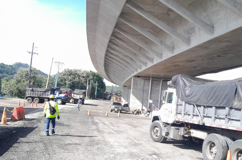  Rehabilitación de carretera bajo el viaducto del Corredor de Las Playas presenta un 60% de avance